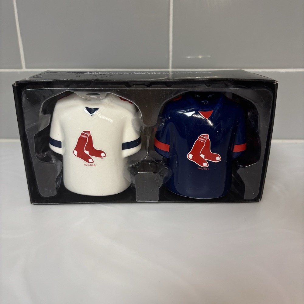 Boston Red Sox Gameday Salt & Pepper Shaker Set EUC in Box